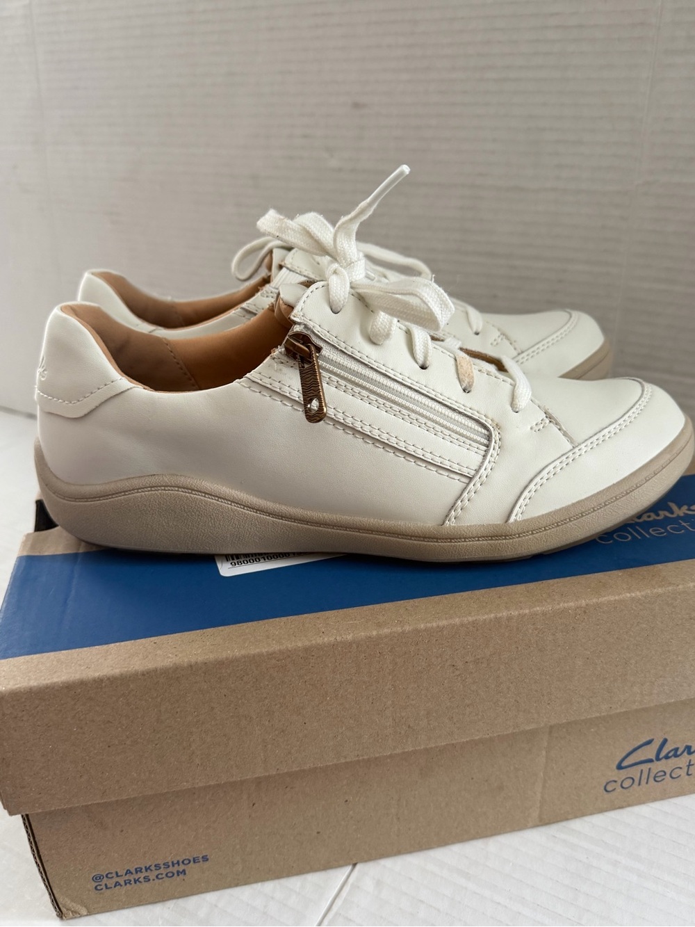 Clarks Bryianne Bayla Women’s Round Toe Off White LEATHER Sneakers 8.5